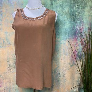 📌 Classic Elegant Top